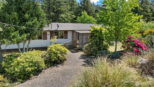 444 Canal Drive Se, Ocean Shores, WA 98569