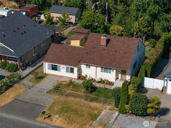 25033 20th Avenue S, Des Moines, WA 98198