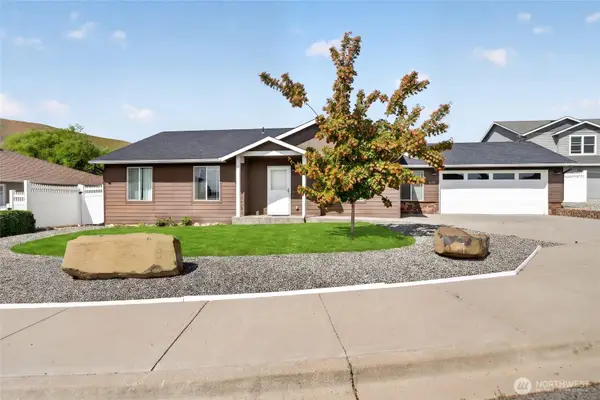 586 S James Avenue, East Wenatchee, WA 98802