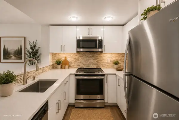 13717 Linden Avenue N #221, Seattle, WA 98133