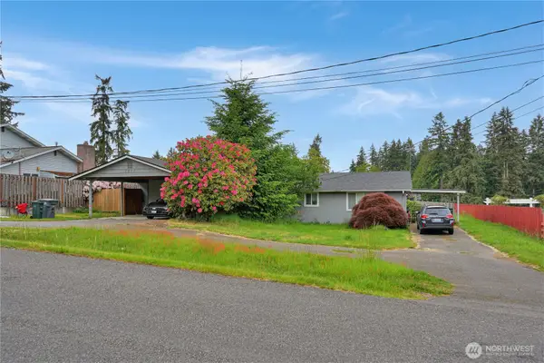 5813 -5815 98th Street E, Puyallup, WA 98373