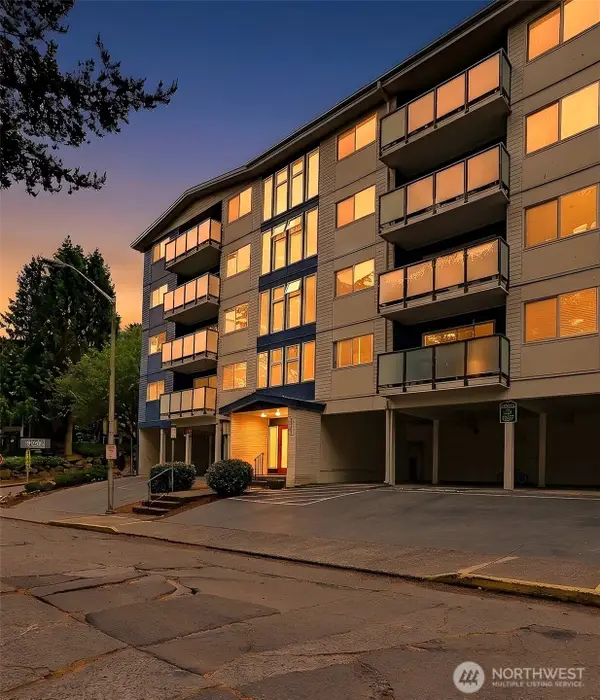 3711 26th Place W #306, Seattle, WA 98199