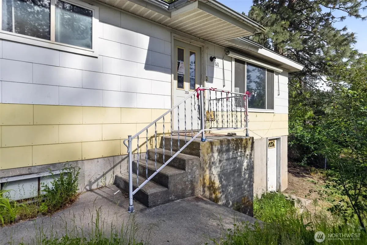 611 S Farr Rd, Spokane, WA 99206 - #1