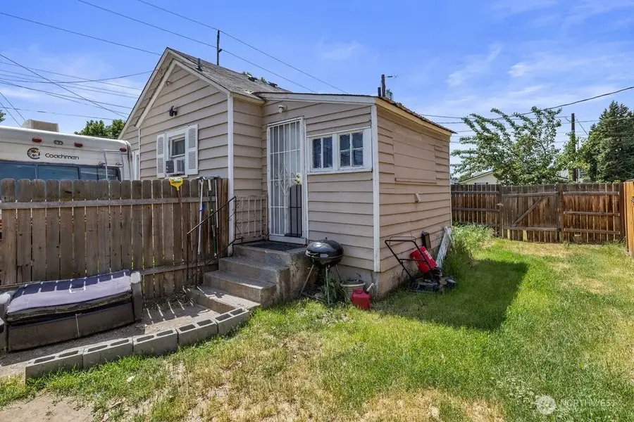 1311 W Mead Avenue, Yakima, WA 98902 - #2