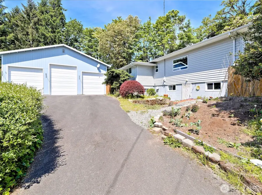 423 Lind Avenue Sw, Renton, WA 98057 - #3