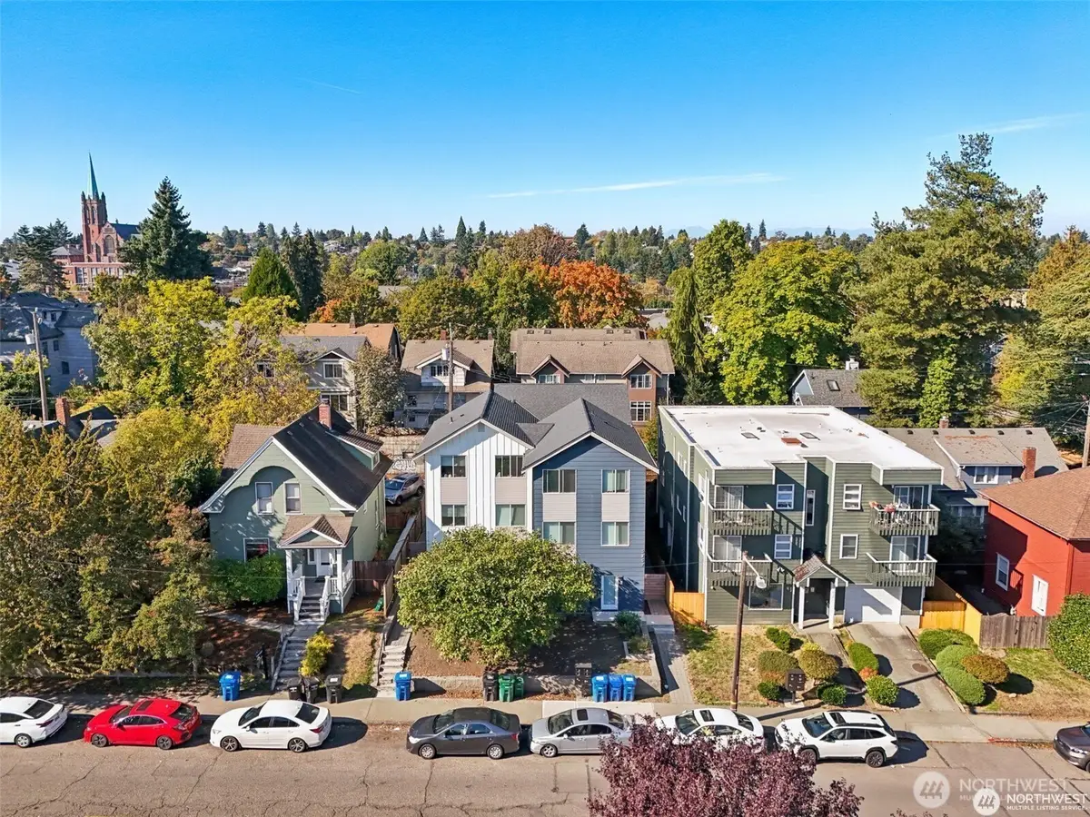 5257 Brooklyn Avenue Ne, Seattle, WA 98105 - #1