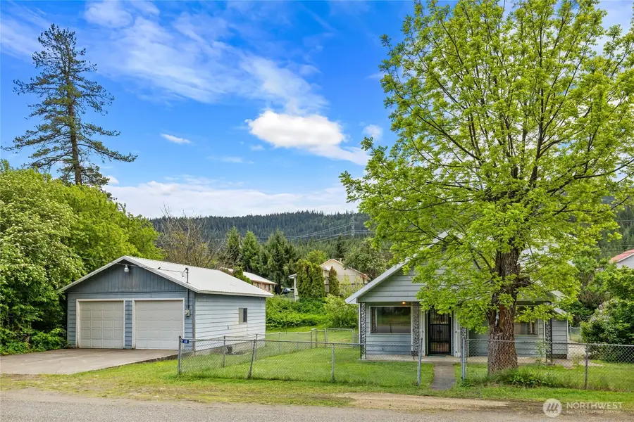 410 1st Street, Easton, WA 98925 - #2