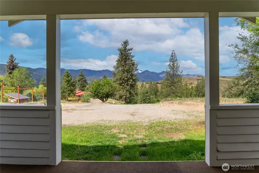 511 Bluff St, Winthrop, WA 98862 - #3