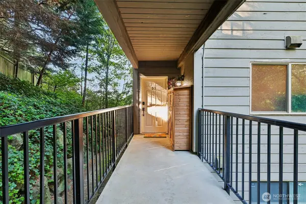 12543 NE 23rd Place #D3, Bellevue, WA 98005