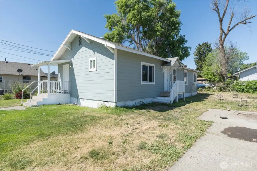 10 S 10th Street, Yakima, WA 98901 - #2