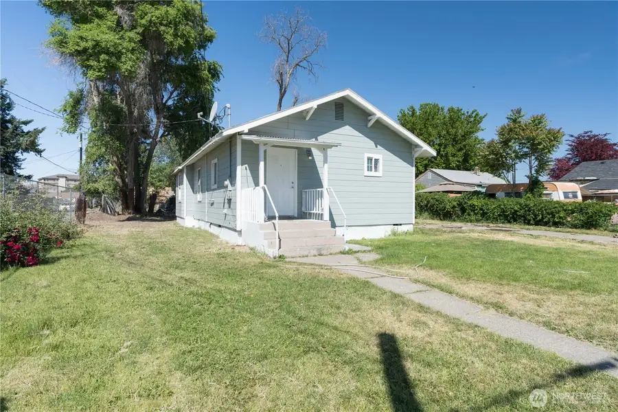 10 S 10th Street, Yakima, WA 98901 - #3