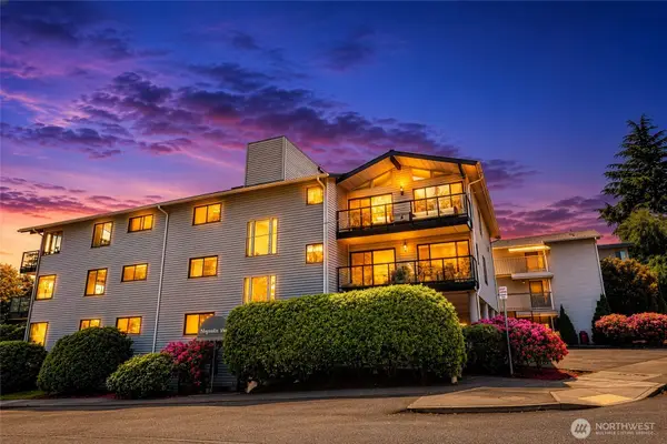 2562 Thorndyke Avenue W #405, Seattle, WA 98199