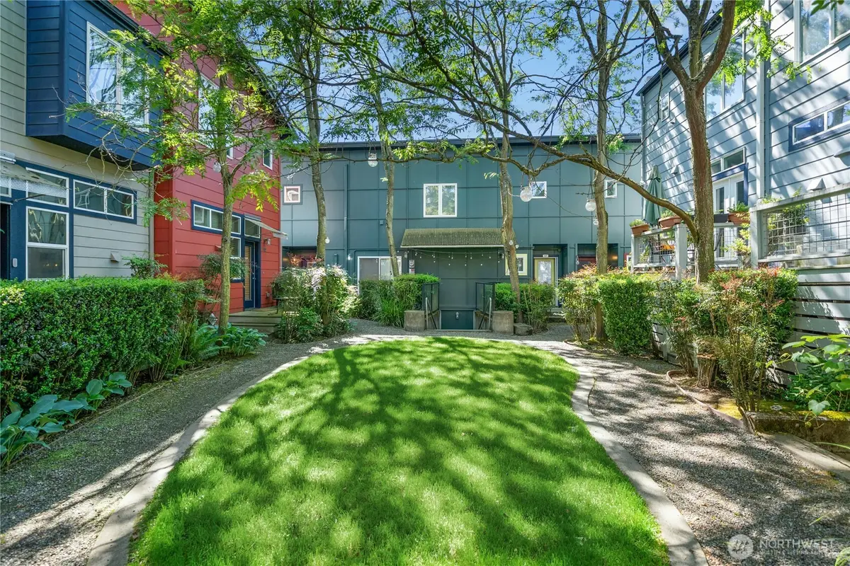 241 11th Avenue E, Seattle, WA 98102 - #1