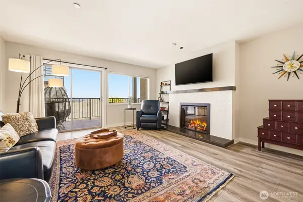 1902 Bridgeport Way W #105, University Place, WA 98466