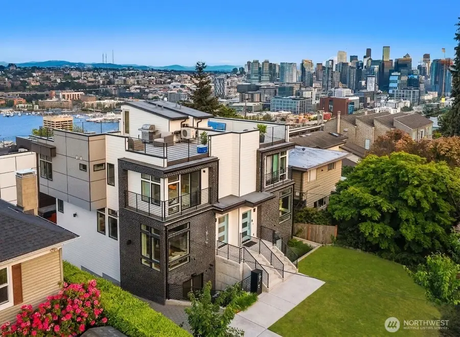 1516 Bigelow Avenue N, Seattle, WA 98109 - #3