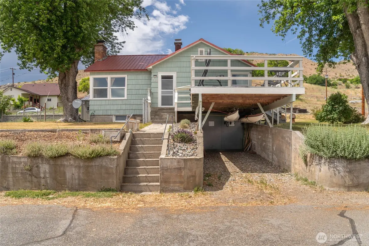 462 Beach Street, Pateros, WA 98846 - #1