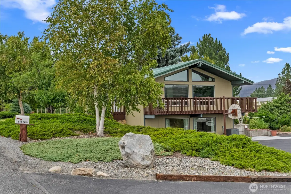 5 Parkway Street W, Omak, WA 98841 - #1