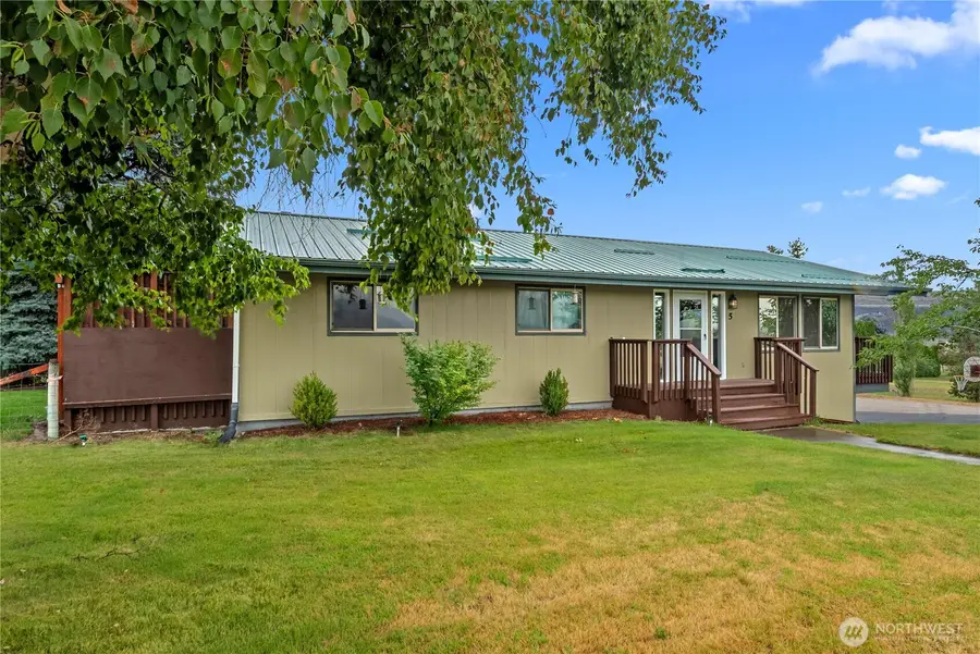 5 Parkway Street W, Omak, WA 98841 - #3
