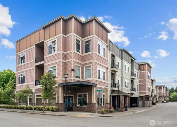 4005 NE 3rd Place #E, Renton, WA 98056