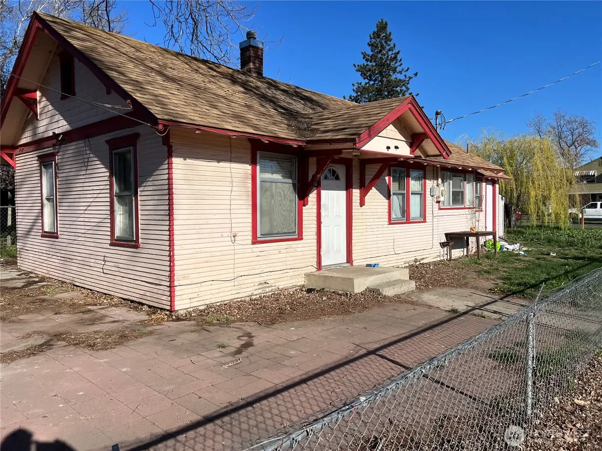 1102 Jefferson Avenue, Yakima, WA 98902 - #1
