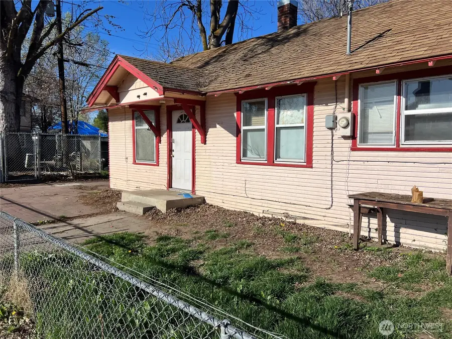 1102 Jefferson Avenue, Yakima, WA 98902 - #3