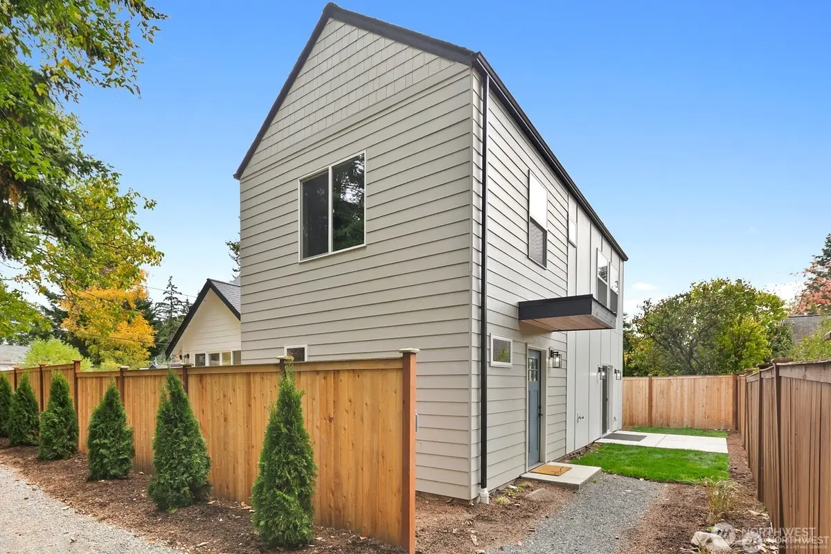 13007 1st Avenue Ne, Seattle, WA 98125 - #1