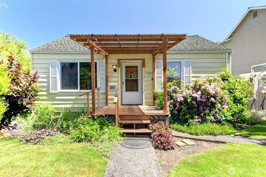 1327 Maple Street, Everett, WA 98201 - #2
