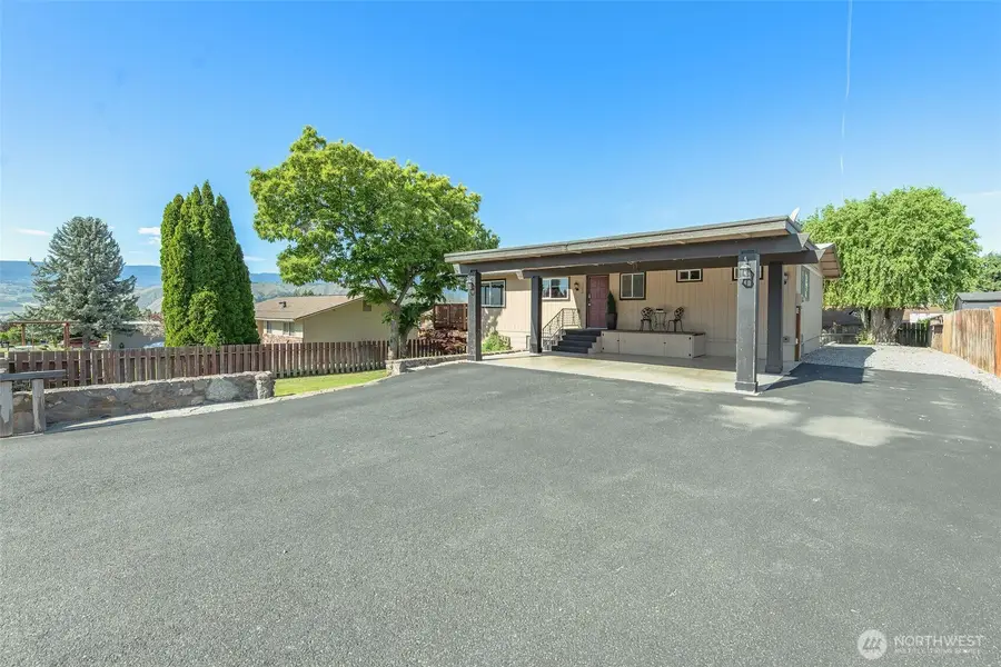 702 N Lyle Avenue, East Wenatchee, WA 98802 - #2