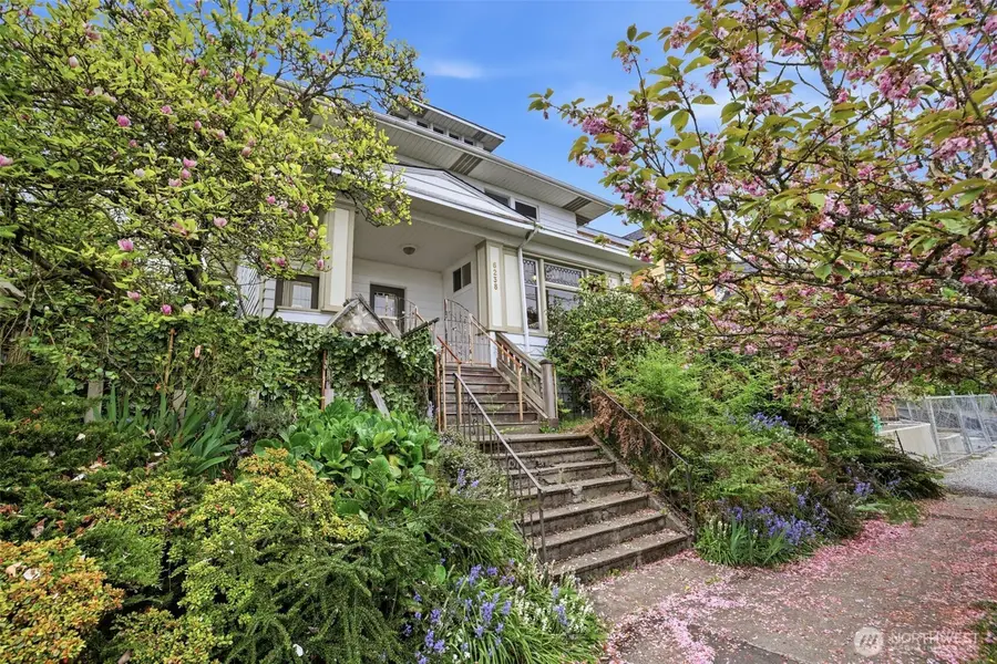 6238 Woodlawn Avenue N, Seattle, WA 98103 - #3