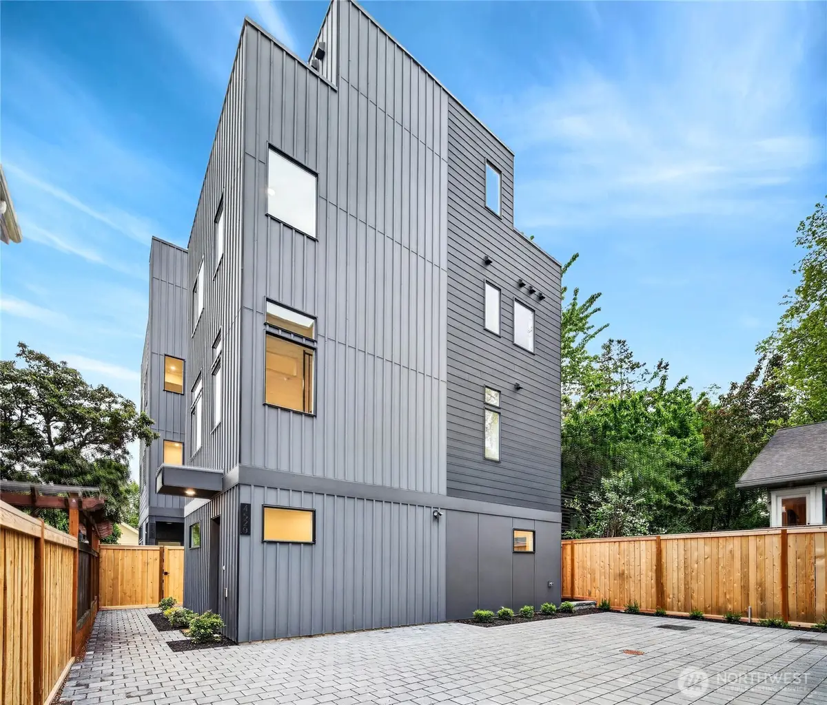 4529 Corliss Avenue N, Seattle, WA 98103 - #1