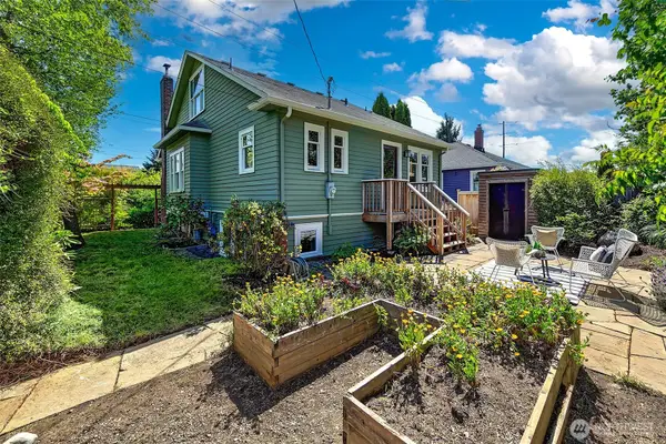 1002 NW 70th Street, Seattle, WA 98117