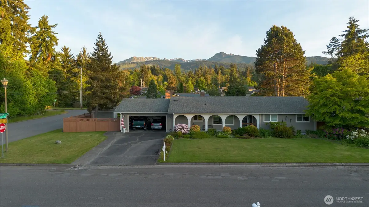 230 E Hawthorne Place, Port Angeles, WA 98362 - #1
