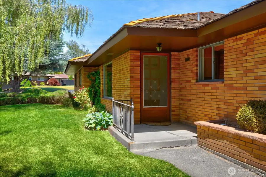 4809 Douglas Drive, Yakima, WA 98902 - #2