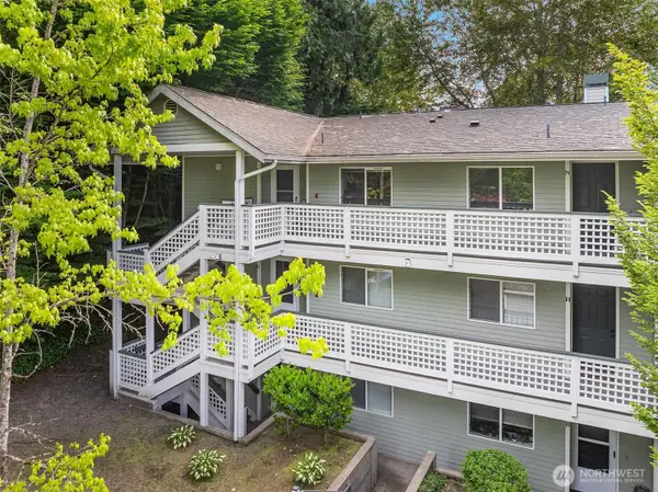 12323 NE 97th Street #M, Kirkland, WA 98033