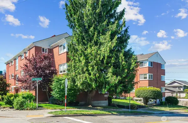 4407 SW Alaska Street #11, Seattle, WA 98116