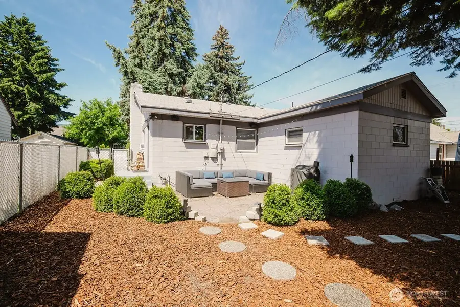 241 N Garfield Avenue, Wenatchee, WA 98801 - #2