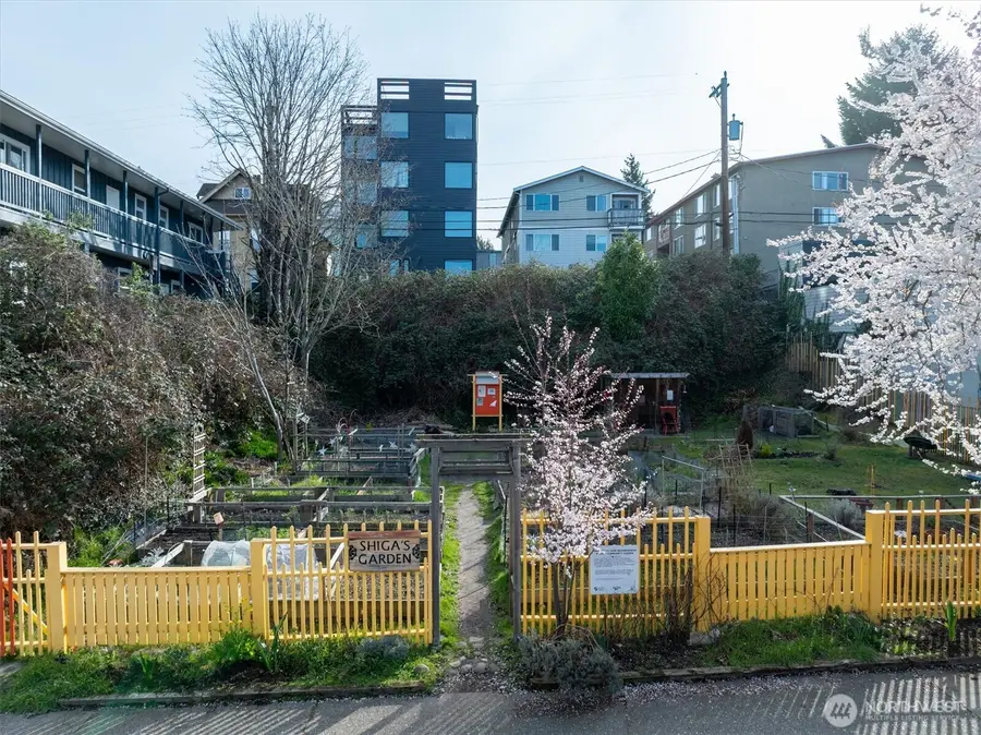 5520 University Way Ne #9-10, Seattle, WA 98105 - #2