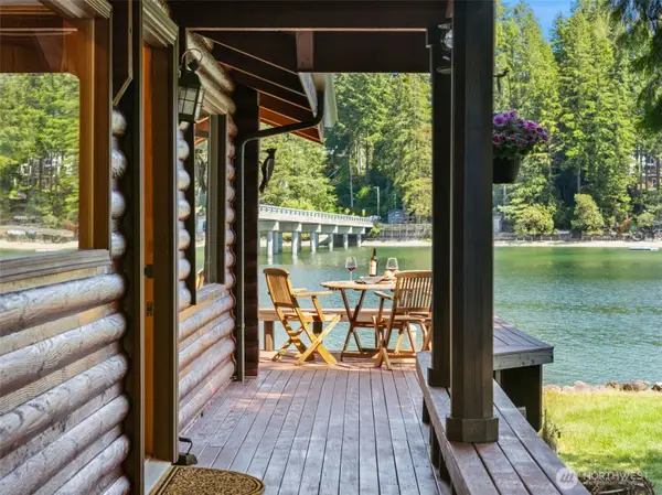 100 E Treasure Island Road, Allyn, WA 98524