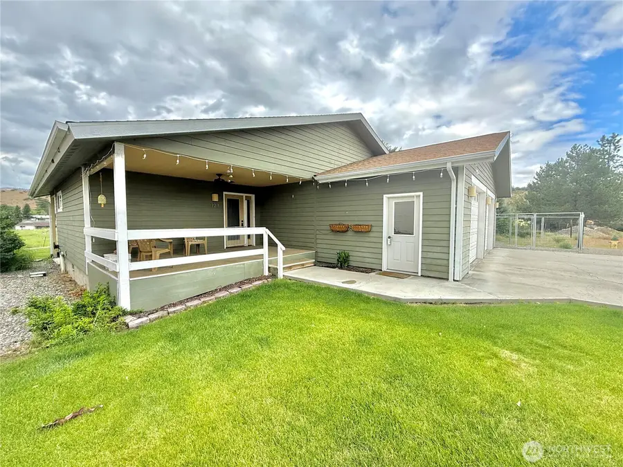 727 Kenwood Street, Omak, WA 98841 - #3