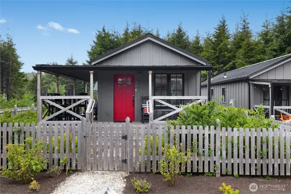 401 E Compass Street, Pacific Beach, WA 98571