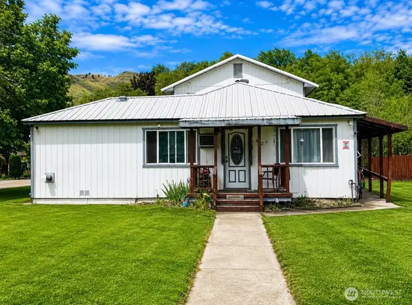 402 Juniper Street, Oroville, WA 98844