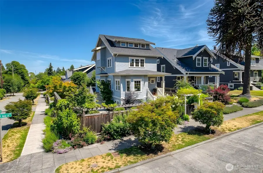 2222 Warren Avenue N, Seattle, WA 98109 - #2