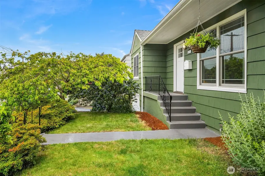 8816 16th Avenue Sw, Seattle, WA 98106 - #2