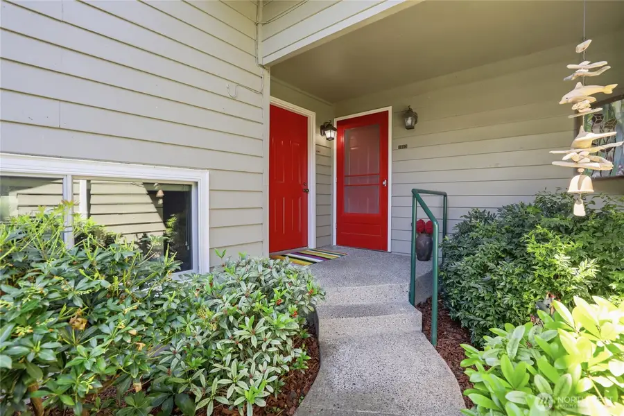 1041 Ihland Place Ne, Bainbridge Island, WA 98110 - #3