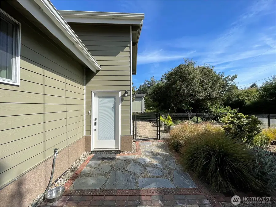 142 N Port Loop Ne, Ocean Shores, WA 98569 - #3
