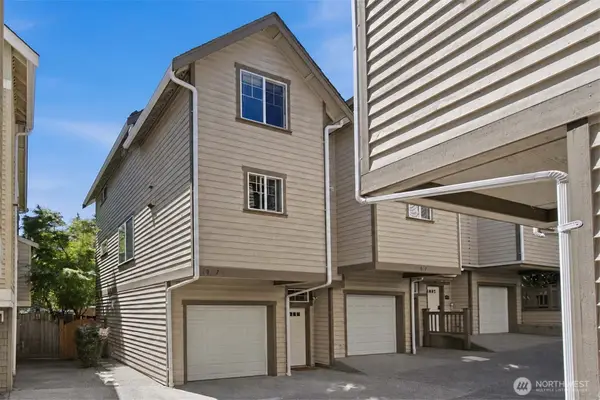 1017 NE 123rd Street #C, Seattle, WA 98125