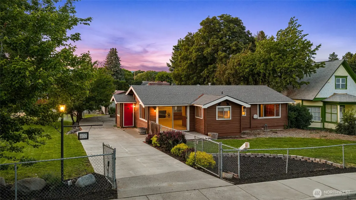 407 W 11th Avenue, Ellensburg, WA 98926 - #1