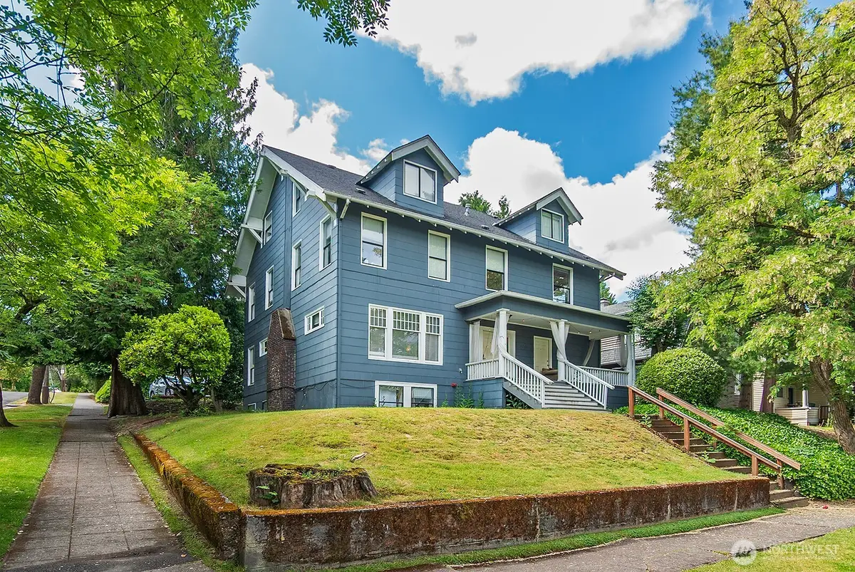 5201 19th Avenue Ne, Seattle, WA 98105 - #1
