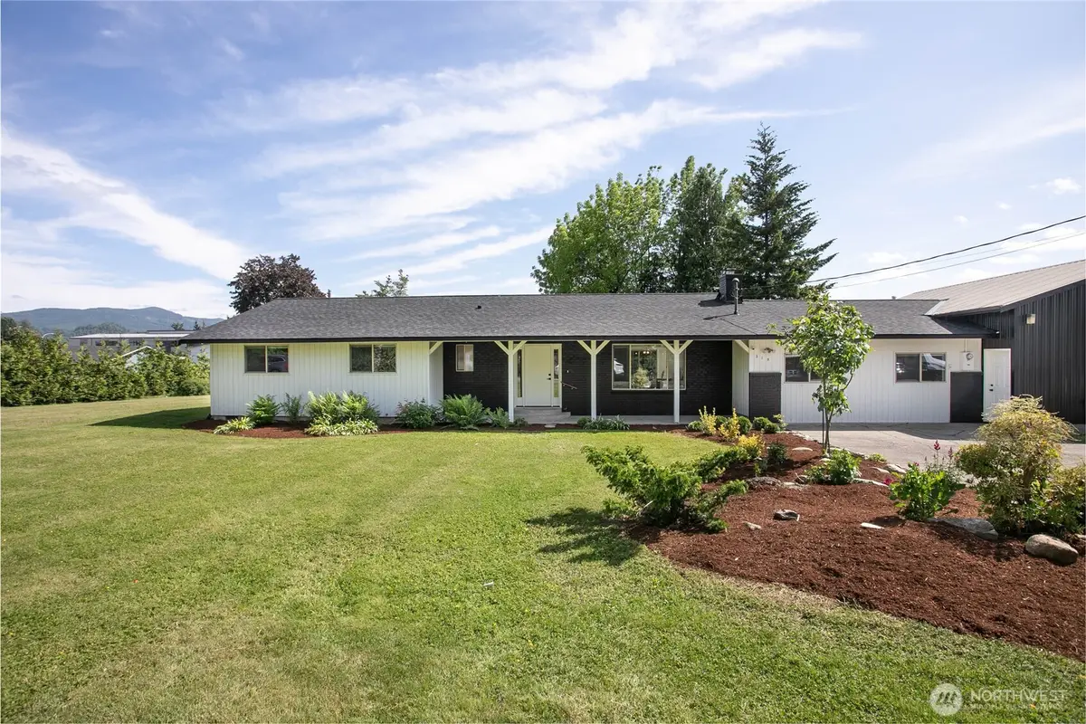 319 Vancouver Street, Sumas, WA 98295 - #1