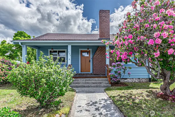 203 Orchard Avenue N, Eatonville, WA 98328